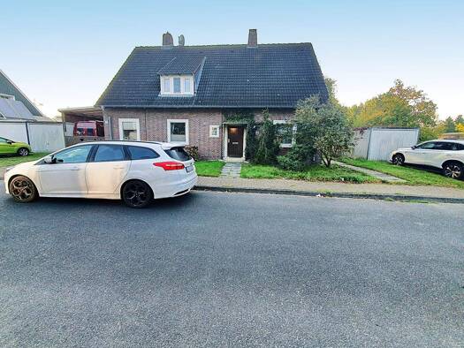 Doppelhaushälfte zum Kauf 39.000 € 1 Zimmer 107 m² 518 m² Grundstück Albert-Schweitzer-Straße 10 Rostrup I Bad Zwischenahn 26160