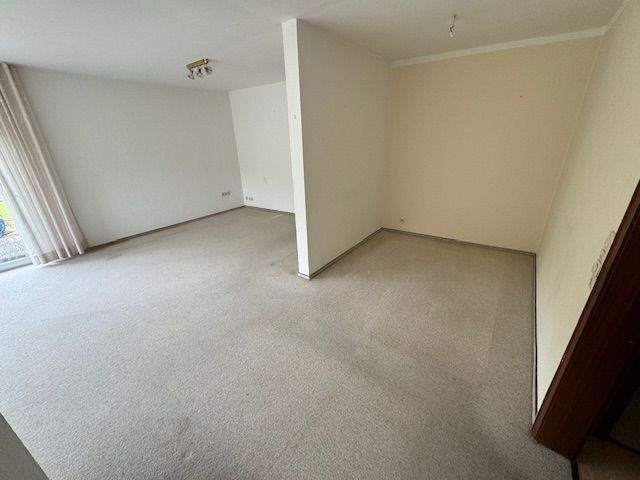 Immobilie in Bad Pyrmont - Bungalow auf einer Ebene im sonnigen Ortsteil von Bad Pyrmont -Thal- Garten, Terrasse, Garage, EBK und Platz....... - Bild 4