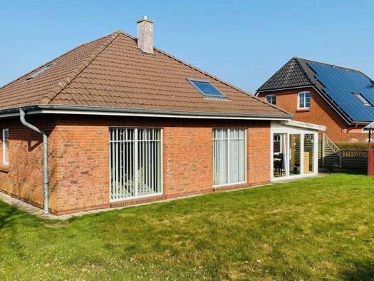 Einfamilienhaus zum Kauf 285.000 € 4 Zimmer 113,5 m² 662 m² Grundstück frei ab 01.05.2026 Süderlügum 25923