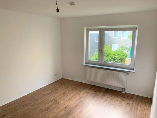 Wohnung zur Miete 570 € 3 Zimmer 59 m² EG frei ab 01.04.2026 Waldstr. 4 1. OG rechts Innen Remscheid 42853
