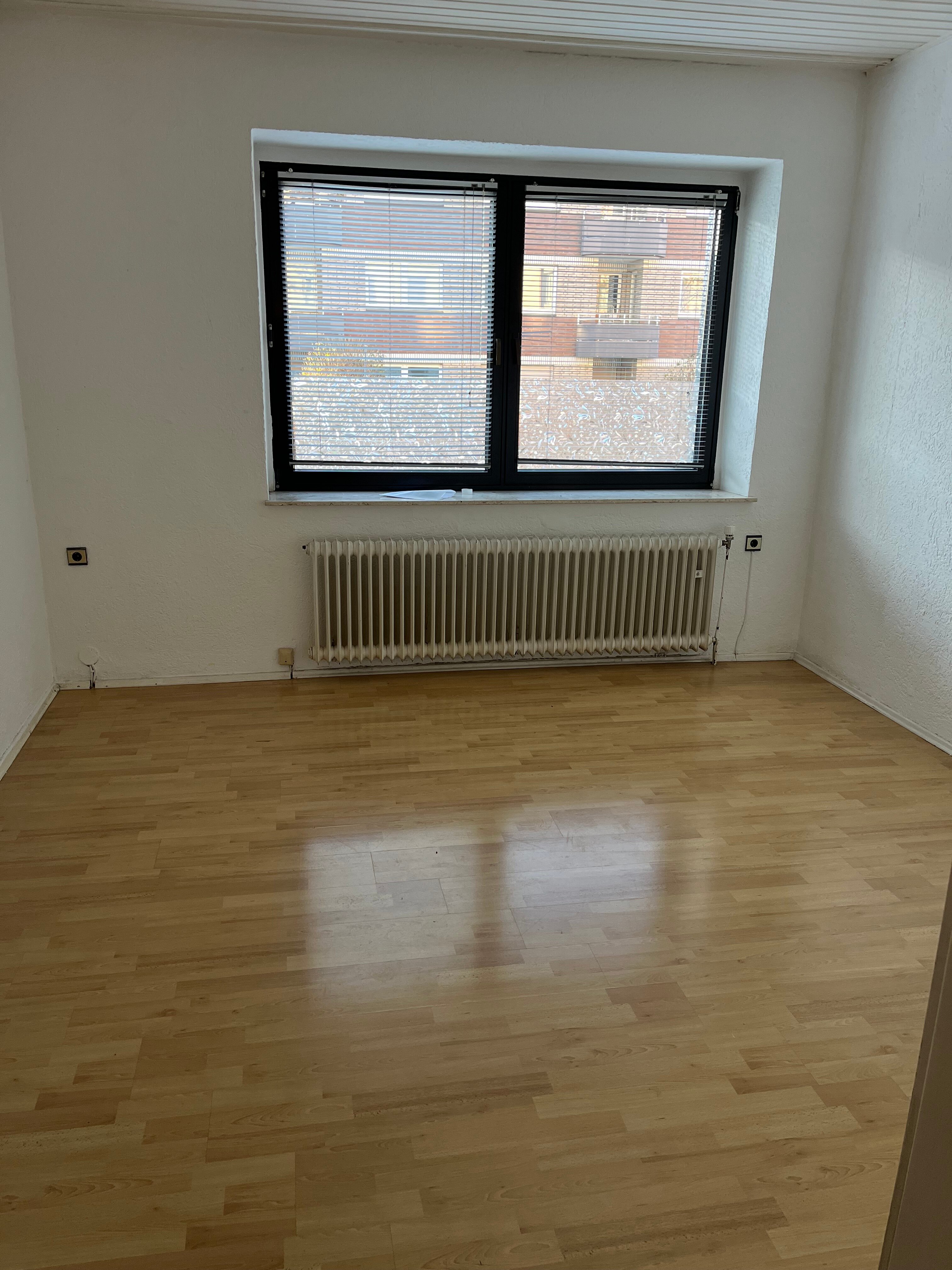 Wohnung zur Miete 350 € 2 Zimmer 50 m²<br/>Wohnfläche EG<br/>Geschoss ab sofort<br/>Verfügbarkeit Aackerfährstr. 102 Duissern Duisburg 47058