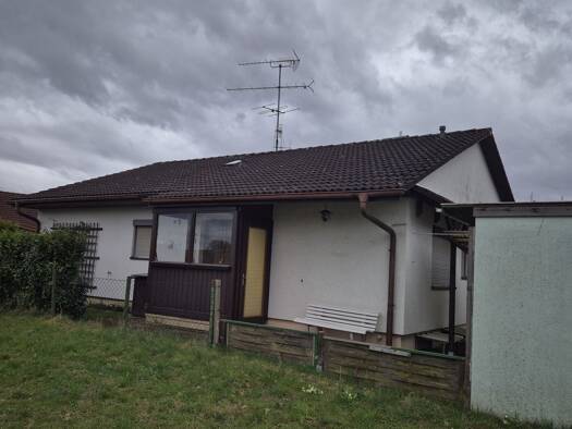 Bungalow zum Kauf 380.000 € 6 Zimmer 98 m² 695 m² Grundstück Jestetten Jestetten 79798