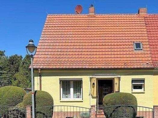 Doppelhaushälfte zum Kauf 98.000 € 3 Zimmer 90 m² 1.337 m² Grundstück Lindenallee 17 Nedlitz Zerbst/Anhalt 39264