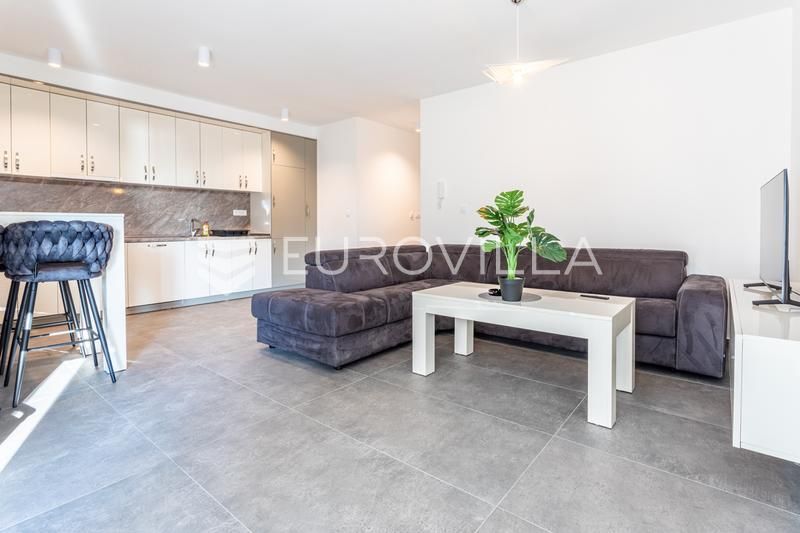 Wohnung zum Kauf 180.000 € 2 Zimmer 65 m²<br/>Wohnfläche Okrug Gornji 21223