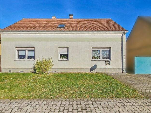 Einfamilienhaus zum Kauf 589.000 € 8 Zimmer 380 m² 899 m² Grundstück Schwarzheide 01987