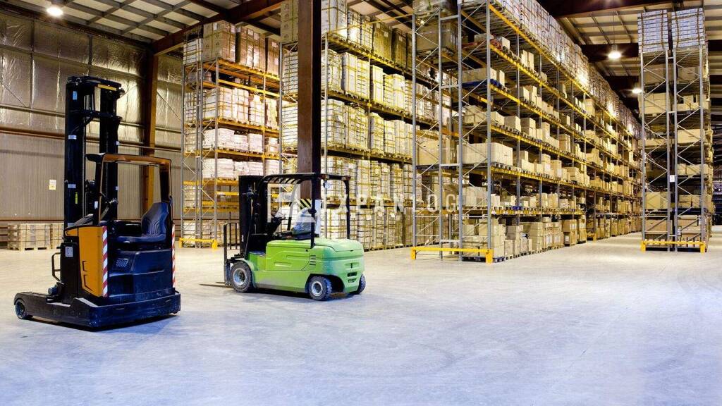 Lagerhalle zur Miete provisionsfrei 5.255 m² Lagerfläche teilbar ab 1.055 m² Grimlinghausen Neuss 41468