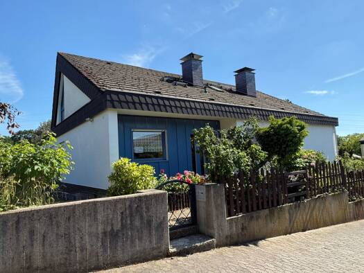 Einfamilienhaus zum Kauf 8 Zimmer 275 m² 826 m² Grundstück Meerholz Gelnhausen 63571