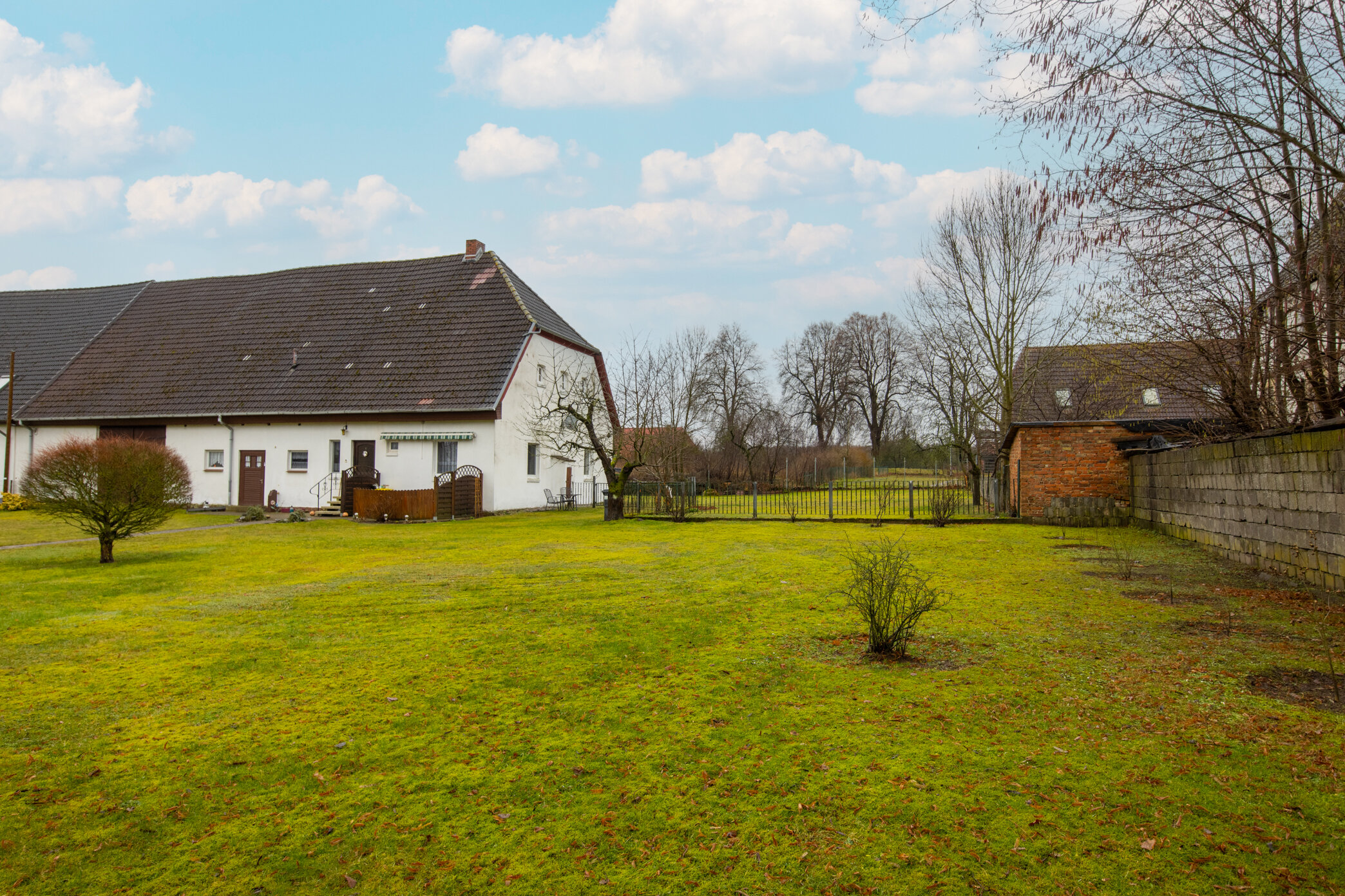 Doppelhaushälfte zum Kauf 85.000 € 4 Zimmer 109 m²<br/>Wohnfläche 2.308 m²<br/>Grundstück Tessenow Ruhner Berge 19376