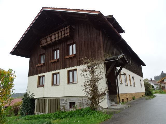 Haus zum Kauf 199.000 € 11 Zimmer 200 m²<br/>Wohnfläche 1.237 m²<br/>Grundstück ab sofort<br/>Verfügbarkeit Langdorf Langdorf b Regen 94264