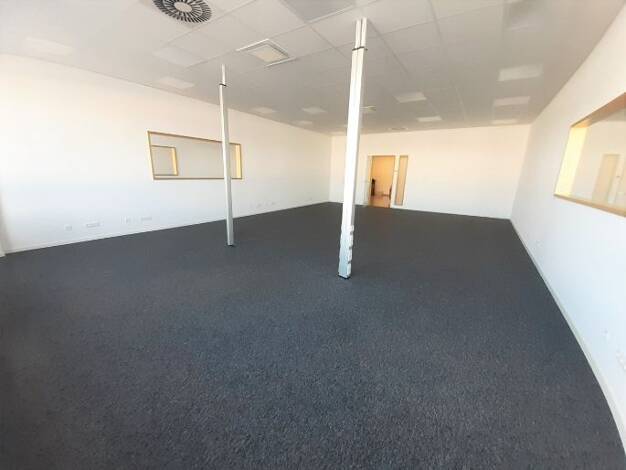 Bürofläche zur Miete provisionsfrei 1.794 € 117 m² Bürofläche Pommernstraße Neutraubling 93073