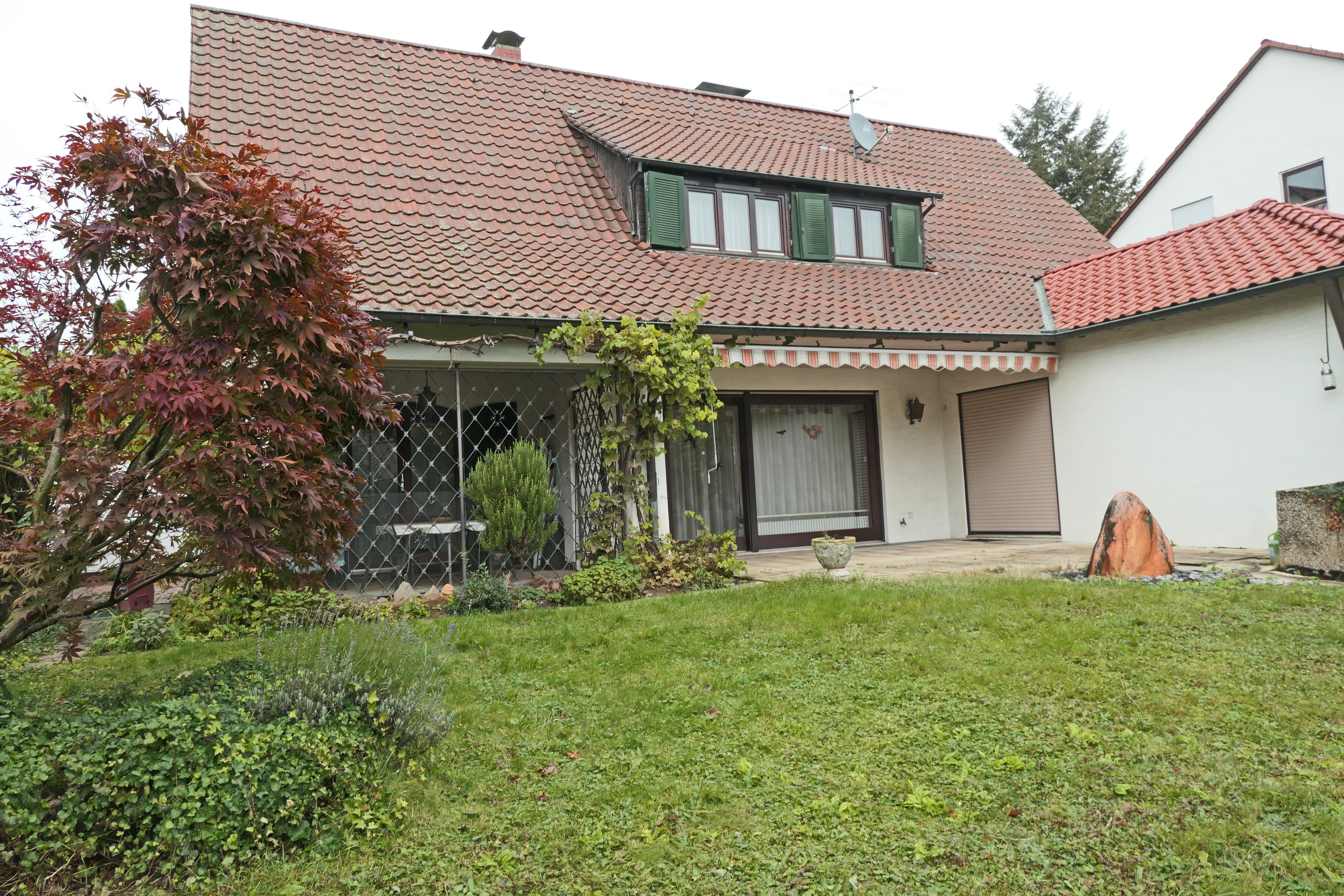 Haus zum Kauf 2.300.000 € 7 Zimmer 255 m²<br/>Wohnfläche 895 m²<br/>Grundstück ab sofort<br/>Verfügbarkeit Riedenberg Stuttgart 70619