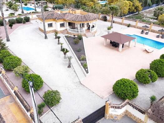 Haus zum Kauf 379.000 € 167 m² 2.354 m² Grundstück Alicante 03195