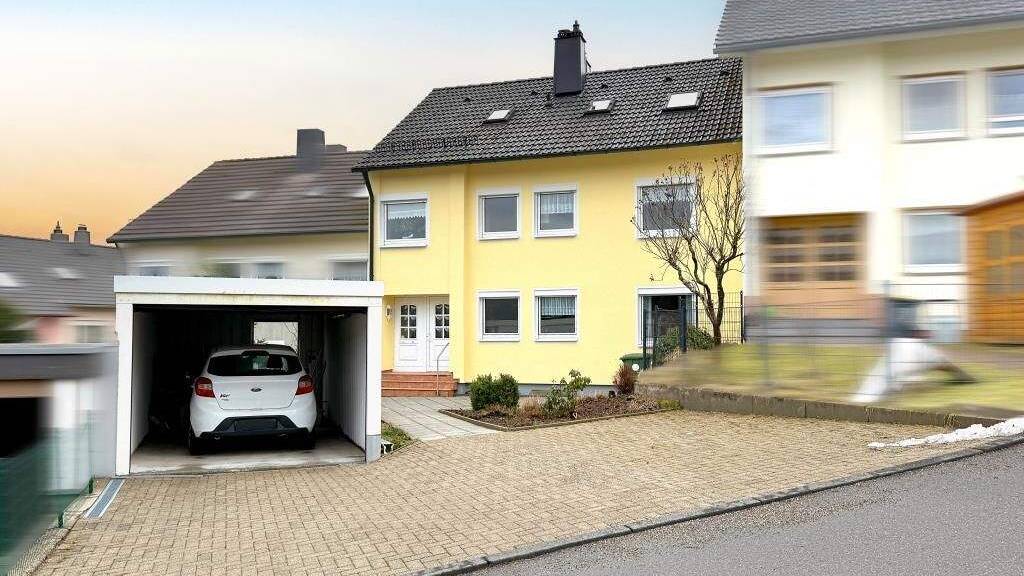 Haus zum Kauf 280.000 € 8 Zimmer 163 m² 465 m² Grundstück frei ab sofort Stadtgebiet St. Georgen 78112