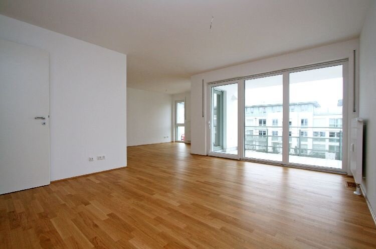 Wohnung zur Miete 1.300 € 3 Zimmer 109,5 m²<br/>Wohnfläche 2.<br/>Geschoss 01.10.2024<br/>Verfügbarkeit Äußerer Westen Regensburg 93049