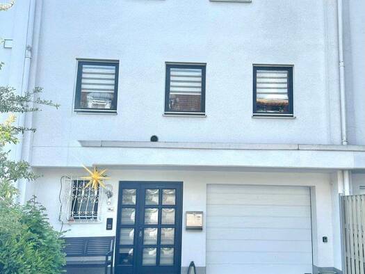 Reihenmittelhaus zum Kauf 598.000 € 7 Zimmer 196 m² 215 m² Grundstück frei ab sofort Goldbach Goldbach 63773