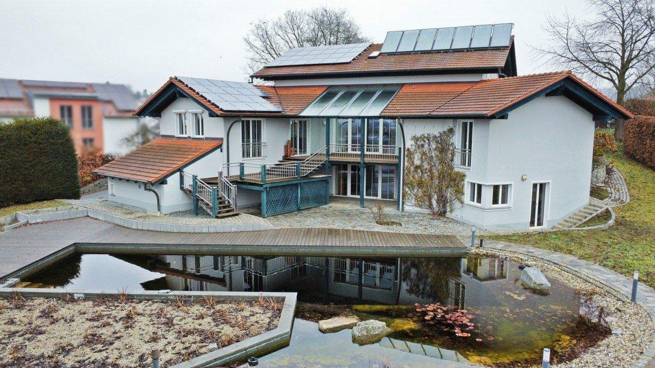 Immobilie in Hofkirchen - Luxuriöses Anwesen in absoluter Premiumlage – unverbaubarer Panoramablick & großzügiges Grundstück - Bild 0