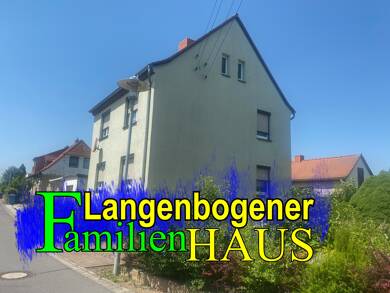 Mehrfamilienhaus zum Kauf 122.200 € 7 Zimmer 113,1 m² 625 m² Grundstück frei ab sofort Große Siedlung 16 Langenbogen Teutschenthal 06179