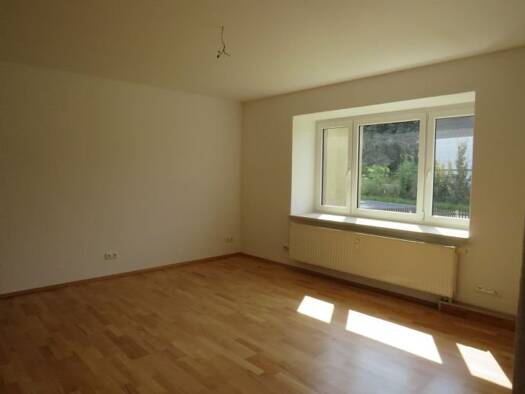 Wohnung zur Miete 360 € 3 Zimmer 66 m² 1. Geschoss frei ab sofort Neuhirschsteiner Straße 22 Bahra Riesa 01594