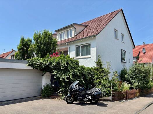Haus zum Kauf 1.280.000 € 15 Zimmer 310,5 m² 437 m² Grundstück Stammheim Stuttgart 70439