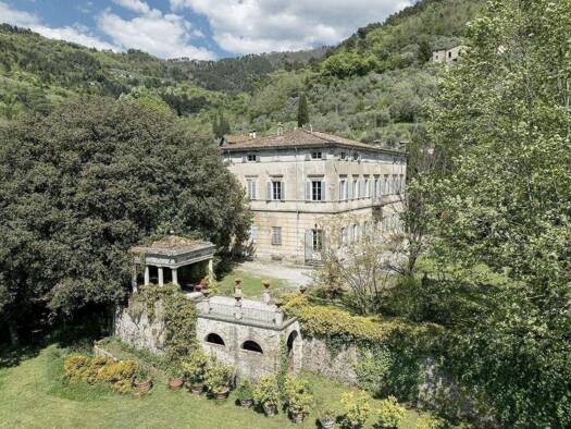 Haus zum Kauf 2.700.000 € 1.400 m² 7.000 m² Grundstück Lucques 5510