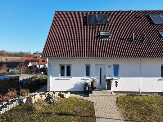 Doppelhaushälfte zur Miete - Erstbezug 1.150 € 4 Zimmer 115 m² 683 m² Grundstück frei ab 01.04.2026 Johannisring 3 Magdala 99441