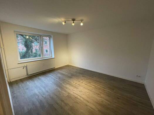 Wohnung zur Miete 390 € 3 Zimmer 22 m² 1. Geschoss Südfriedhof Kiel 24114