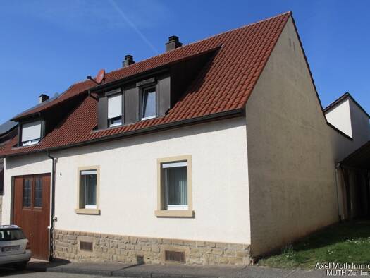 Einfamilienhaus zum Kauf 295.500 € 6 Zimmer 119 m² 680 m² Grundstück Friedrichstr. 4 Sulzfeld 75056