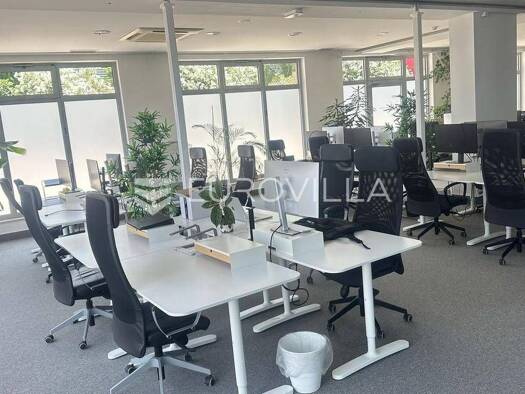 Büro zur Miete 4.740 € Lora Split