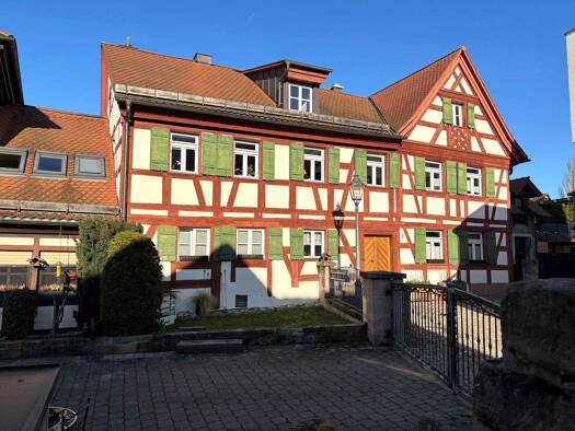 Wohnung zur Miete 760 € 3 Zimmer 94 m² 1. Geschoss frei ab 15.03.2026 Schulhofstraße 3 Wendelstein 90530