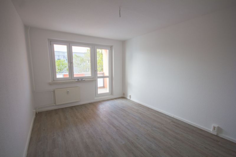 Wohnung zur Miete 377 € 3 Zimmer 60,7 m²<br/>Wohnfläche 4.<br/>Geschoss 01.01.2025<br/>Verfügbarkeit Mannheimer Str. 38 Südstadt Halle (Saale) 06128