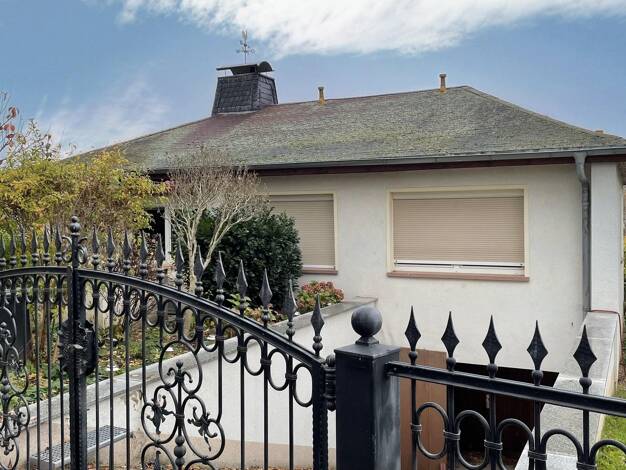 Bungalow zum Kauf 189.500 € 4 Zimmer 110 m² 559 m² Grundstück Bernburg Bernburg 06406