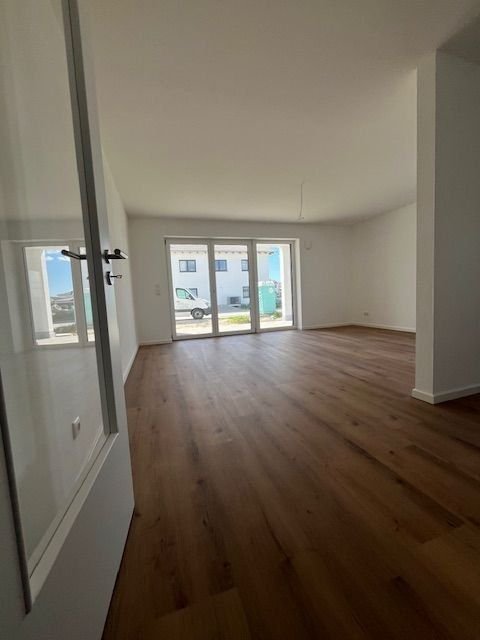 Terrassenwohnung zum Kauf provisionsfrei 448.000 € 4 Zimmer 98,5 m²<br/>Wohnfläche EG<br/>Geschoss ab sofort<br/>Verfügbarkeit Vogelsangstraße 3 Plattling Plattling 94447