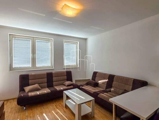 Studio zur Miete 205 € 1 Zimmer 3. Geschoss Pale