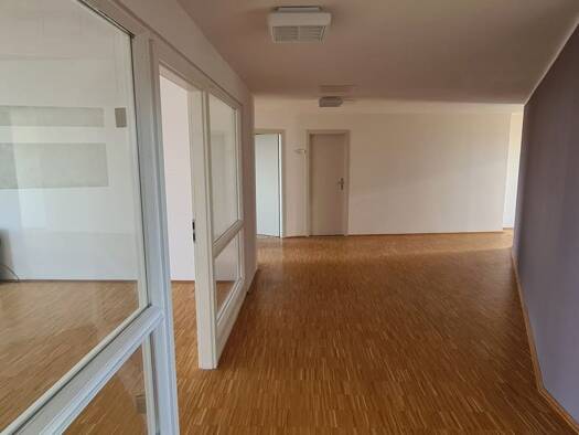 Büro zur Miete provisionsfrei 7,98 € 8 Zimmer Prager Straße 61 Reudnitz-Thonberg Leipzig 04317