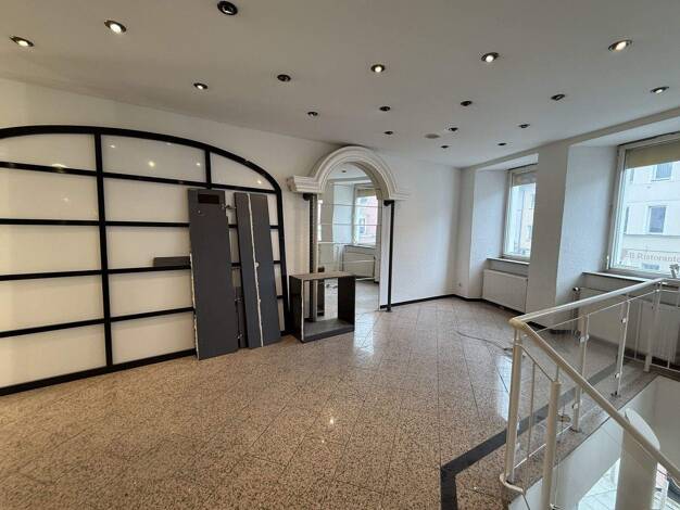 Laden zur Miete 860 € 85,3 m² Verkaufsfläche Innenstadt Hof 95028