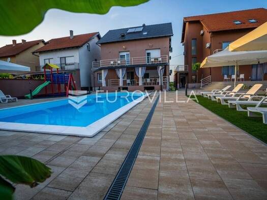 Haus zum Kauf 20 Zimmer 827 m² Mitnica Vukovar