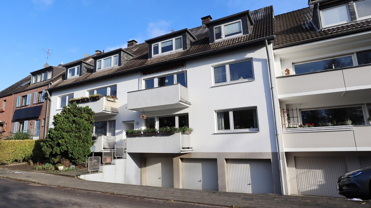 Wohnung zur Miete 880 € 4 Zimmer 93 m²<br/>Wohnfläche 2.<br/>Geschoss ab sofort<br/>Verfügbarkeit Homberg Ratingen / Homberg 40882