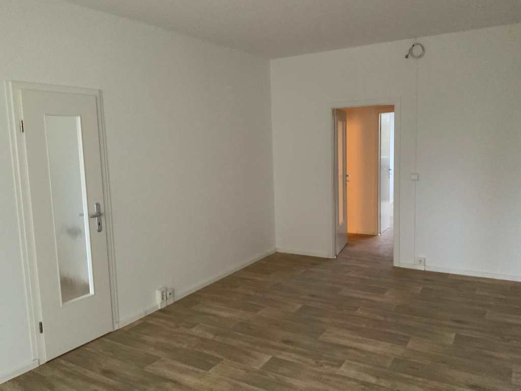 Wohnung zur Miete 435 € 3 Zimmer 69,4 m²<br/>Wohnfläche 1.<br/>Geschoss 01.01.2025<br/>Verfügbarkeit Heilbronner Str. 7 Grünau - Mitte Leipzig 04209