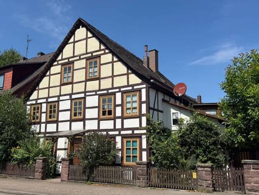Einfamilienhaus zum Kauf 85.000 € 8 Zimmer 225 m² 167 m² Grundstück frei ab sofort Bevern Bevern 37639