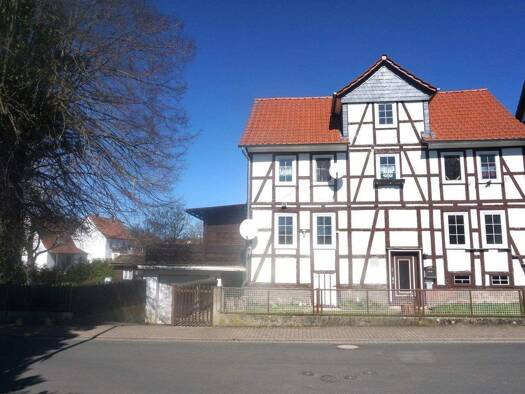 Mehrfamilienhaus zum Kauf 149.000 € 7 Zimmer 209,6 m² 1.109 m² Grundstück Holzhausen Homberg 34576
