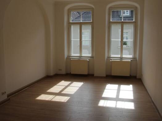 Wohnung zur Miete 590 € 3 Zimmer 95 m² Geschoss -1/3 frei ab 01.10.2026 Große Kirchstraße 15 Innenstadt Gera 07545