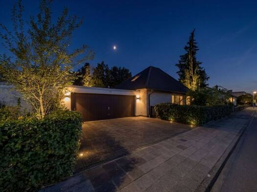 Einfamilienhaus zum Kauf 689.000 € 7 Zimmer 252 m² 851 m² Grundstück Limburgerhof 67117