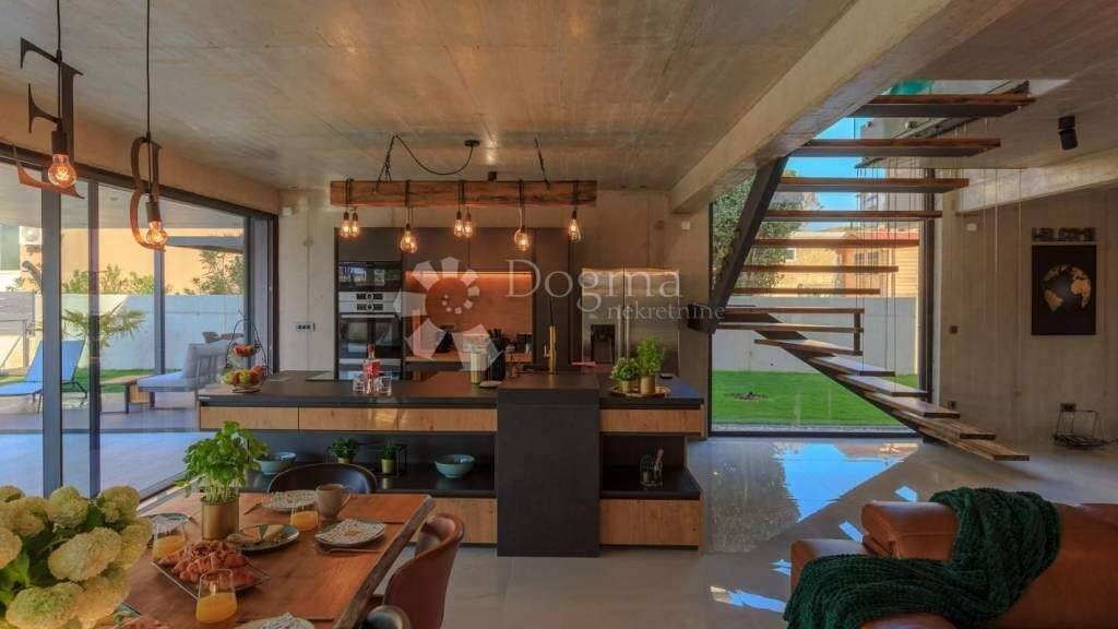 Haus zur Miete 7 Zimmer 249 m² Baska