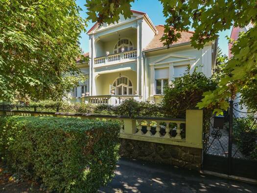 Einfamilienhaus zur Miete 2.750 € 8 Zimmer 170 m² 990 m² Grundstück frei ab sofort Keszthely 8360