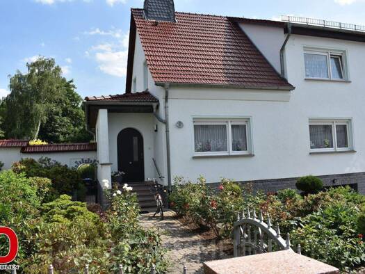 Haus zum Kauf 330.000 € 5 Zimmer 126 m² 663 m² Grundstück frei ab sofort Schiller Straße 5 Borna 04552