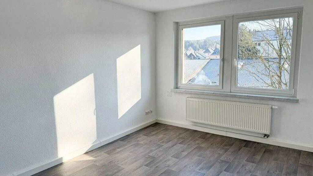 Wohnung zur Miete 315 € 3 Zimmer 57,3 m² 3. Geschoss Wohngebiet Ernst Thälmann 8 Sehmatal-Cranzahl 09465