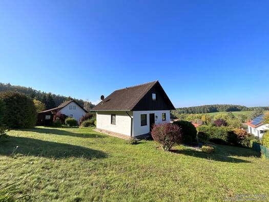 Einfamilienhaus zum Kauf 305.000 € 2,5 Zimmer 60 m² 975 m² Grundstück Leuzenberg Reichenschwand 91244