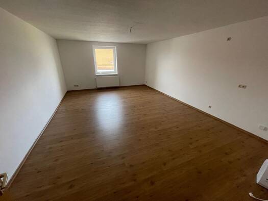 Wohnung zur Miete nur mit Wohnberechtigungsschein 450 € 3 Zimmer 80 m² 3. Geschoss frei ab sofort August-Bebel-Straße 1 Zeitz 06712