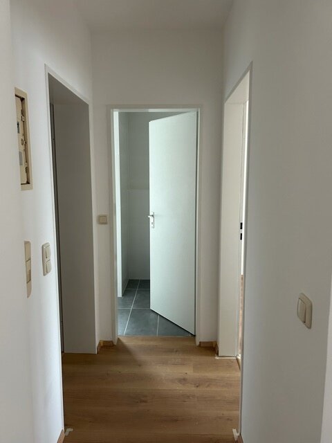 Wohnung zur Miete 690 € 2 Zimmer 38 m²<br/>Wohnfläche 2.<br/>Geschoss ab sofort<br/>Verfügbarkeit Herzogstr. 0 Niederrad Frankfurt am Main 60528