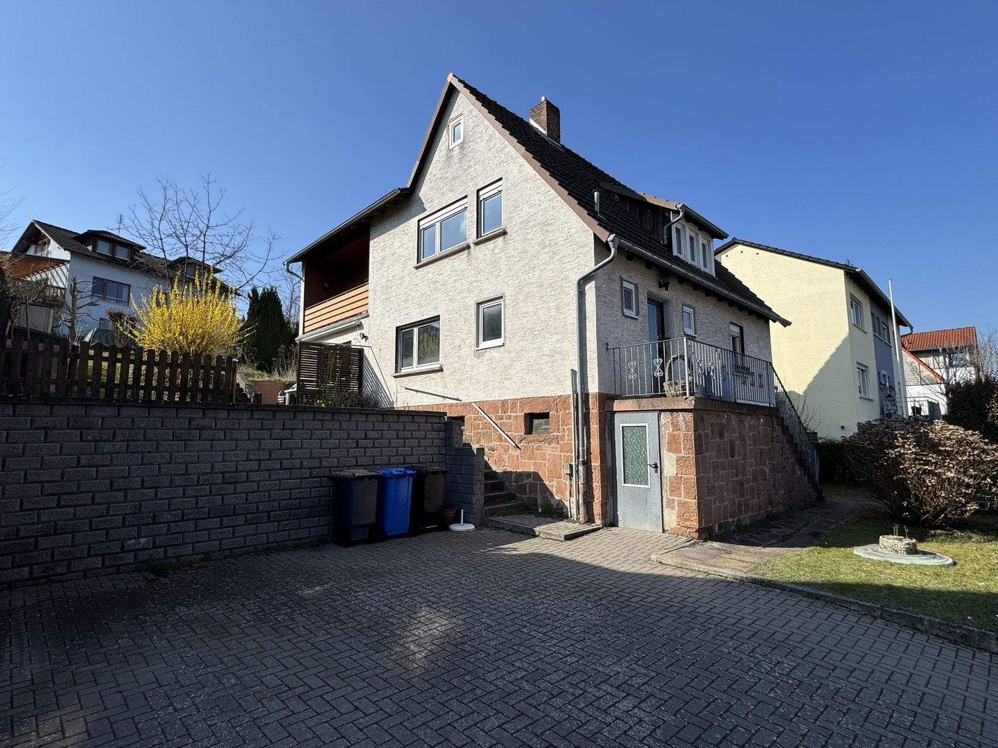 Immobilie in Fronhausen - Wohnhaus mit Ausblick! Ein- bis Zweifamilienhaus in Fronhausen - Bild 3